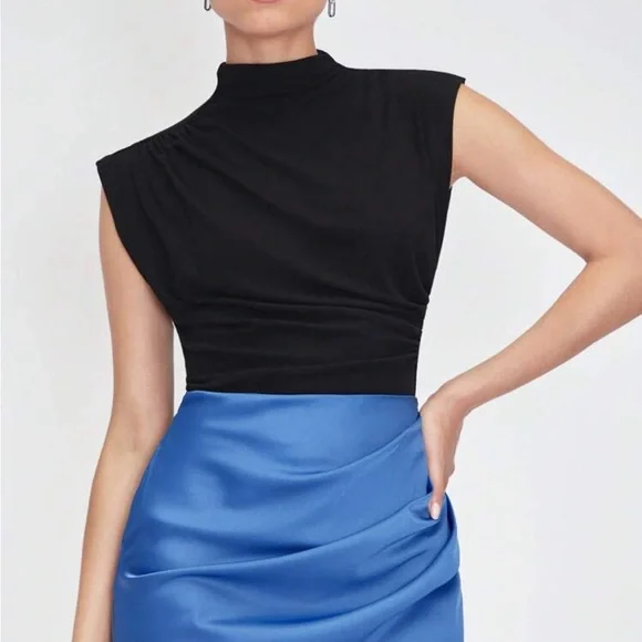 Classic mock neck ruched top - Picture 2 of 16